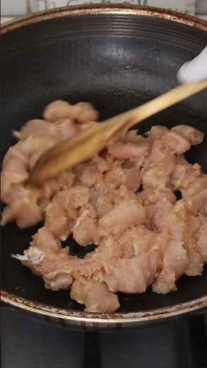 Turn your volume up… This chicken sounds INSANE #asmrcooking #foodasmr #satisfyingsounds