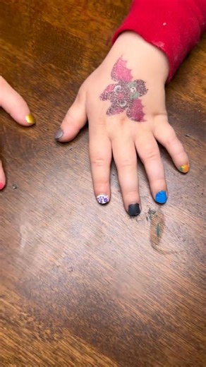 🎨Tired of plain nails or expensive salon manicures? This colors nail art pens set solves it—features vivid pigmented colors and precision tips, letting you create custom designs at home, perfect for DIY lovers or anyone wanting unique nail looks ✔️ Vibrant Color Selection – Multiple bold, long-lasting shades for versatile designs, from simple lines to intricate patterns ✨ ✔️ Precision Tip Design – Fine, easy-to-control tips make detailing a breeze; no messy brushes, ideal for beginners and pros