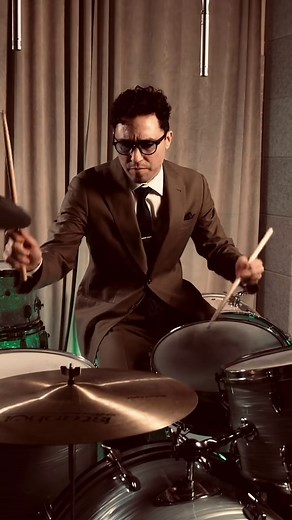 Mastering the One-Handed Roll on Drums