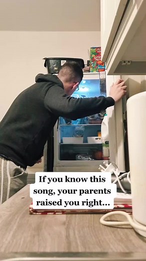 Does anyone know it 🤔 #90sthrowback #musicchallenge #childhood #parents