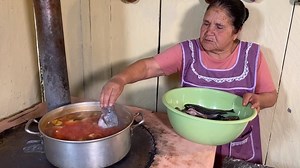 3.6M views · 174K reactions | Caldo de Pescado SABROSO De Mi Rancho A Tu Cocina mi gente este pescado yo lo como mucho porque nos gusta y en toda la orilla de patzcuaro hay de esta caldito y esta muy sabroso ayudame suscribiendote y dando manita arriba | De Mi Rancho A Tu Cocina | Facebook