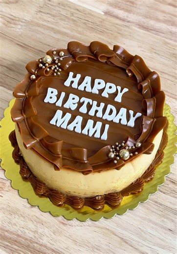 Aquí puedes encontrar los ingredientes para este flan Caramelo: 1/3 de azucara 1/6 de agua Mezcla del flan 6 huevos 1 lata de evaporada 1 lata de condensada 1/2 queso crema (opcional) 15 ml de vainilla Llevará al horno precalentado a baño María a 350f por (1 hora y 10 minutos). #dessert #decoration #postrescaseros #flan #recetas