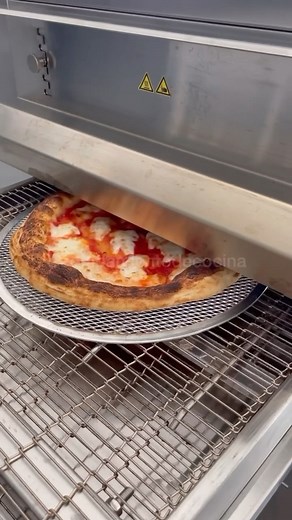 ¡Descubre la mejor opción para hornear tus pizzas con nuestros hornos de cinta transportadora! 🍕🔥 Ya sea que prefieras el sistema a gas o eléctrico, tenemos lo que necesitas para potenciar tu negocio. Ven y comprueba el funcionamiento en nuestro local de Surquillo. ¡Te sorprenderás con su eficiencia y resultados increíbles! 💯✨ 📍Visítanos en Calle San Lorenzo 1051, Surquillo, Lima. Estamos listos para asesorarte en la elección del horno perfecto para tus necesidades. Con el stock más completo