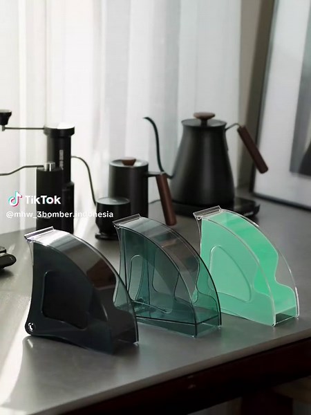 Still stacking your filter papers everywhere? Meet the coffee corner upgrade you didn’t know you needed. The MHW-3BOMBER Snail Filter Paper Holder is designed to keep your coffee station clean, organized, and stylish. Made from durable high-quality plastic, it’s moisture-resistant, dustproof, and built with a smart standing design for easy access. Plus, it’s multifunctional Level up your brewing setup today, tap the yellow cart and grab your Snail Filter Paper Holder now! #MHW3Bomber #CoffeeGear