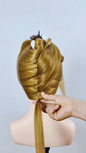 Upside Down Braided Hairstyle #easyhairtutorials #hairstyling #hairtutorial #hairstyletutorial #braidstyles #easyhairstyles #upsidedown #foryouシ #schoolhair #fypシ゚ #fypviral | Ma Esther Azarcon Longcayana