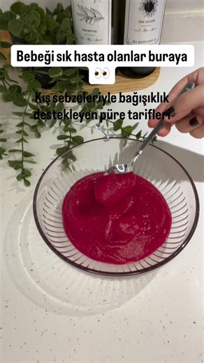 Ek Gıda Tarifleri | Tuğçe Gökmen on Instagram: "Bebek püresi nasıl yapılır? 6 ay ve üzeri bebekler için ek gıdaya başlarken bağışıklığı destekleyen, kış sebzeleriyle hazırlanmış bebek püre tarifleri burada 🥣❄️ Bu püreler: ✔️ Mevsim sebze ve meyveleriyle hazırlanır ✔️ Bağışıklık sistemini destekler ✔️ Ek gıdaya uygun, sade içeriklidir ✔️ Bebeklerin damak tadına uygundur ✔️Evde kolayca hazırlanan ek gıda püreleri ✔️Tok tutan ve besleyici püreler 📌 Her bebek farklıdır. 📌 Ek gıdaya geçiş dönemind