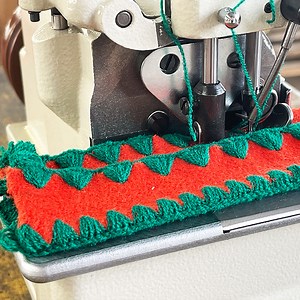 [Hot Item] CE Certified Carpet Sewing Machine Latch Needle Shell Stitch Overlock Overedging Mmachine