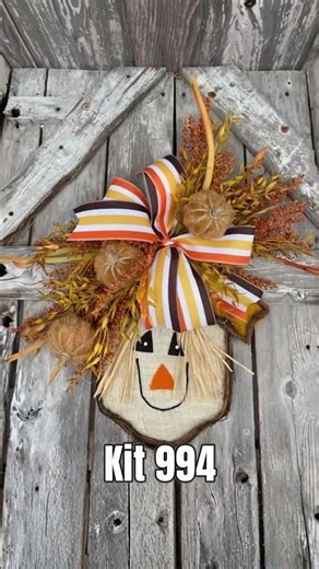The Cutest Winking Scarecrow Door Hanger for Fall!