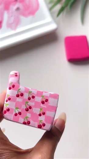 Making a mini sofa by hand is so therapeutic! 😍 #MiniFoodToys #MiniatureModels #DIYCrafts #ClayCrafts #Handicrafts