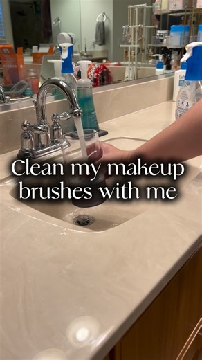 Heather Rhodes on Instagram: "Welp, should have done this a long time ago 🤭 BUT my brushes look and feel amazing now! Comment WOAH and I’ll see ya the link to my new favorite Beaty product!"