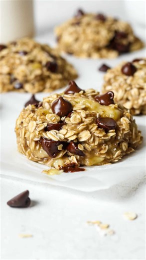 Comment RECIPE for the full recipe! These 3 Ingredient Banana Oatmeal Cookies are the easiest cookies you’ll ever make! They take just 15 minutes in total! These vegan gluten free cookies taste like chocolate chip banana bread. They are healthy enough for breakfast and midday snacking but decadent enough for dessert and midnight snacking! ▢ ripe bananas ▢ gluten free rolled oats ▢ dark chocolate chips . Click the link in my bio or go to my blog and search “3 Ingredient Banana Oatmeal Cookies” fo