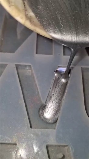 Mesmerizing video of Mixing and Pouring Grey Mica Powder in Clear Resin #resin #resinart