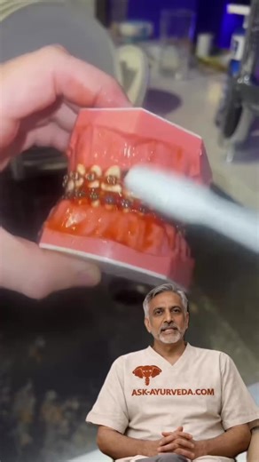 This natural tooth powder helps freshen breath, heal pyorrhea, and strengthen gums and teeth in just 14 days. Alum and baking soda clean and protect, turmeric offers antibacterial support, and mustard oil soothes and nourishes. Replace your regular toothpaste with this paste daily and restore your oral health and confidence naturally. #NaturalRemedies #DentalCare #WomenWellnessIndia #ToothCare #OralHygieneTips #HealingGums #EverydayWellness #Confidence #HealthyTeeth #NaturalHealing