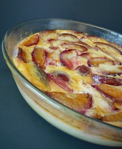 Recette clafoutis prunes rouges facile et délicieuse