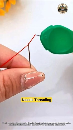 Super Handy Needle Threading Trick 🧵🪡