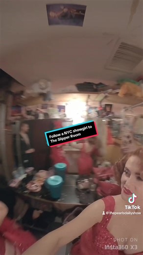 Looking for a real NYC experience?! Check out The Slipper Room! ♥️ #thingstodoinnyc #nyclife #nycburlesque #burlesque #slipperroom #pearlsdailyburlesque #pearlsdaily #thepearlsdailyshow