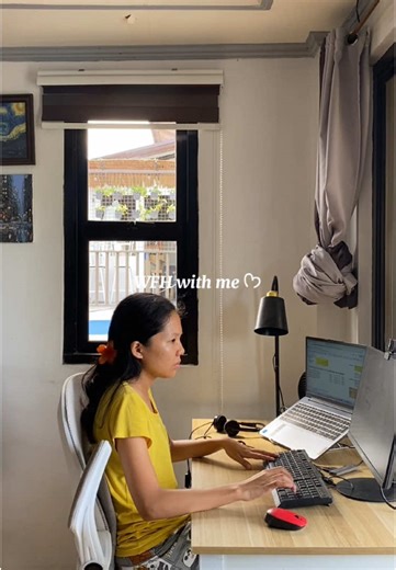 Romanticizing WFH life✨💻 . . . . . #workwithme #wfh #wfhlife #homevibes #wfhsetup #homeoffice #lifestyle #fyp #fypシ