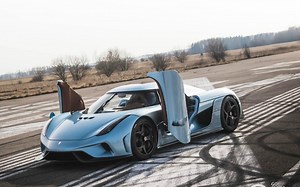 千万别说你的川崎h2r能秒杀所有的超跑，跟柯尼塞格跑两圈估计你还说不出那话!