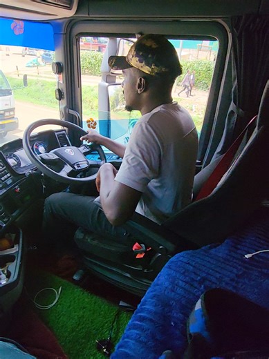 Kingsley 👑 (@kingsleytrucking)’s videos with Cool Down The Pace - Gregory Isaacs