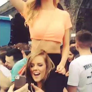 shoulder rides . festival