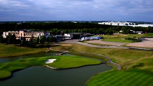 Drone flyover of closing hole at Le Golf National