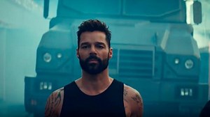 Ricky Martin estrena su nuevo sencillo y video 'Tiburones'