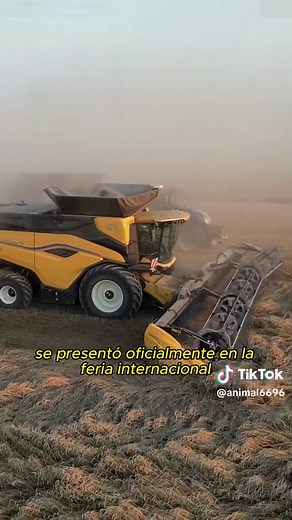 Explore the World's Largest Combine Harvester - New Holland CR11