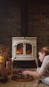 Copper Water Pitcher – 3L Shatter-Proof Tea, Milk or Juice Jug – Rustic Farmhouse Kitchen Pitcher and Decorative Flower Vase – Durable Handcrafted Copper Drinkware and Table Centerpiece