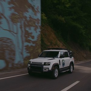 The 2023 Defender Service Awards presented by Chase will provide six new, customized Defender 130 vehicles to six nonprofits. Submissions are now open: bit.ly/DSA23-fb. | Range Rover