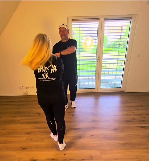 Do you already dance the most beautiful sliding door - disco fox for beginners and advanced dancers?