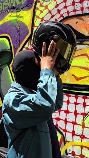 The ZEUS ZS1800 full carbon helmet comes in two striking variations — Clear Carbon and Hexagon Carbon — both crafted from premium Toray carbon fiber for exceptional strength, lightweight performance, and stylish design, all while meeting ECE safety standards. #zeushelmets #zeushelmetsmalaysia #makesyouride #kapcaifullface | Zeus Helmets Malaysia | Facebook