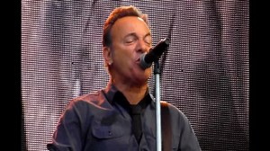 "Roulette" canción de Springsteen grabada en Power Station en 1979 lanzada por primera vez como cara B del single de "One Step Up" en 1988.La versión oficial de estudio de Roulette se incluyó en la caja de temas Tracks en 1998 y en el conjunto de la colección The Ties That Bind: The River en 2015.Esta versión que os presento pertenece al concierto del 7 de Julio de 2013 en el Red Bull Arena de Leipzig en Alemania,primera vez interpretada en la gira Wrecking Ball | Springsteen & Rock Music