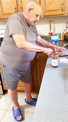34K views · 503 reactions | Just in case you were wondering the process on how to make a fluffenutter and a nutterfluffer 藍 Make sure you keep that knife clean yall  #snack #fluff #family #grandparents #nutella #laugh #fluffenutter | Thejockandbelleshow | Facebook