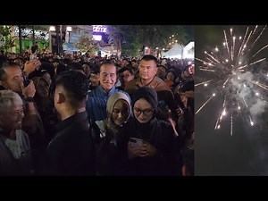 Jokowi Lihat Kembang Api Ditengah Kerumunan Warga Solo