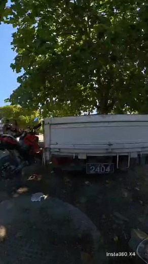 Kain au gang n Mwatietie n helmet. E roko te weekend ae ia moana n bwakuaku n reberebe. Kam rabwa mwaneu n moanakiu n norai ma raou n tia TikTok aio. Tunupa Motunga | Makin Onno Ursem