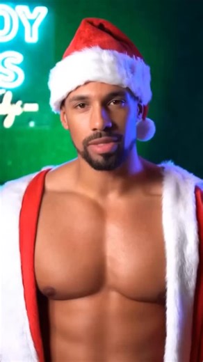 🎄 ¡La Navidad también se vive en drag! 🎄 🌟 Este viernes 20 de diciembre llega NAVIDRAG, una noche llena de brillo, show y sorpresas que no te puedes perder. ✨ 🎤 En tarima: 🧚‍♀️ Host: @prclownqueen 🧚‍♂️ y Host: @tinydwitches 🎭 Shows de: 💃 Dayrah D’Witches & Badfanty 🎧 DJ Clara prendiendo la pista desde las 10:00 PM 🕙 ⏰ Programa: 🕙 10:00 PM – Música & party vibes 🎶💃 🕚 11:00 PM – Game Show hosted by Maravillosa 🎮🎤 🕛 12:00 AM – DRAG SHOW hosted by Tiny D’Witches 👑✨ 🎁 ¡Trae tu ador