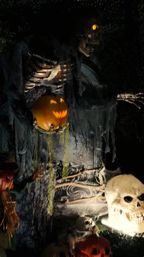 The Big Monster has officially landed at Lombard. Jaw-dropping Halloween props, animated creatures and hauntingly good décor — all waiting for you. 🧟‍♂️ Explore our Horrible Halloween Range 🛍 Shop in-store or online #LombardHalloween #HalloweenProps #EnterIfYouDare #Halloween2025 #BigMonster #HalloweenAustralia #HalloweenMelbourne #HalloweenDecor | Lombard Party and Events