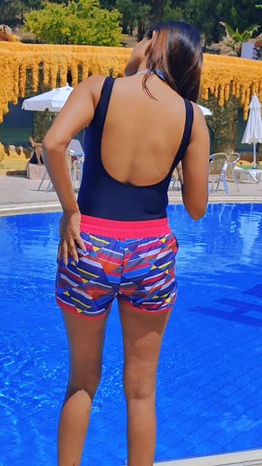 Colorful Poolside Poses: A Summer Vibe