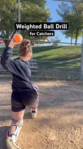 Use weighted balls to strengthen your throw… subscribe for more🚀 #catchers #softball