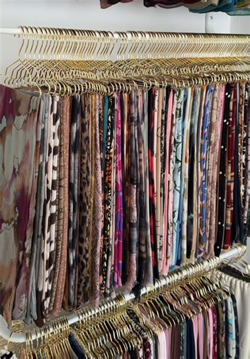 Hijab Setup update! ✨ I was thinking about velvet hangers, but I decided to go for these bigger gold hangers instead for now…. ✨ I switched from Size S to Size M and honestly? The way my clothes hang now is a lot better. But I still think I should get velvet ones to protect my hijabs more? Idk. What do we think? Should I have gone with velvet or are the gold hangers enough? ⬇️ 🔗 Shop my Hijab setup in my bio! ♥️ @velascarves #vela #hijabi
