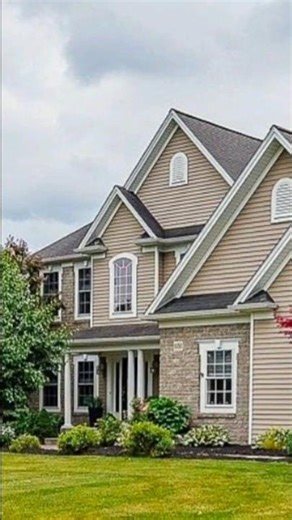 🏡 Beautiful Neighborhood Houses View