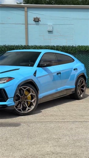 Exceptional every day usability 😌 Learn more about this 2024 Lamborghini Urus Performante finished