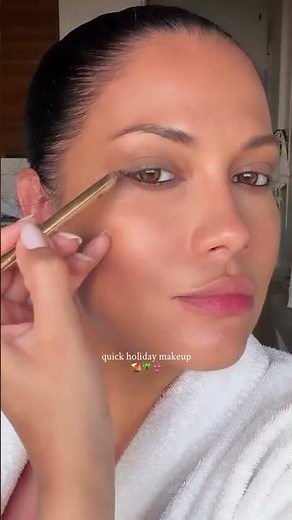Quick holiday makeup 👙🌴 @jacintaspencer