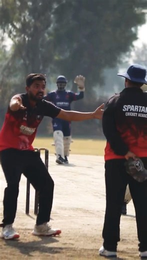 Bat first or Pad first? Comment your pick 👇🏏 #cricketaddict #crickettournament #starcricket