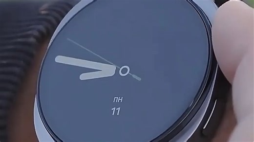 圆形屏方壳未来兽登场，3000尼特高亮搭配3nm芯片，户外强光下屏幕清晰可见，通勤导航更省心。