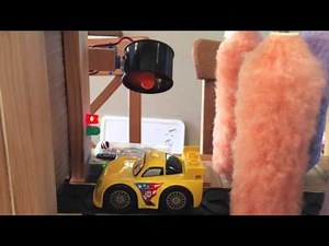 Automatic play car wash (scale model)
