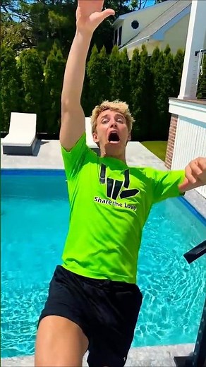 How it feels when you STUB your TOE 😭