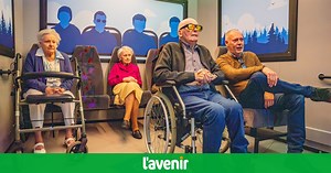 À Waimes, les résidents du home se promènent dans la commune grâce à un bus virtuel : "Leur permettre de redécouvrir les endroits où ils ont vécu"