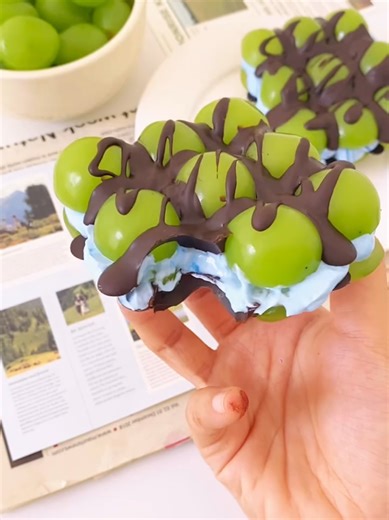 Shine Muscat Yogurt Sandwiches Recipe