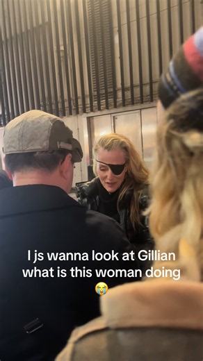 I js wanna take a vid of Gillian let me BE #gilliananderson #gillianandersonedit #whosafraidofvirginiawoolf #london #wlw